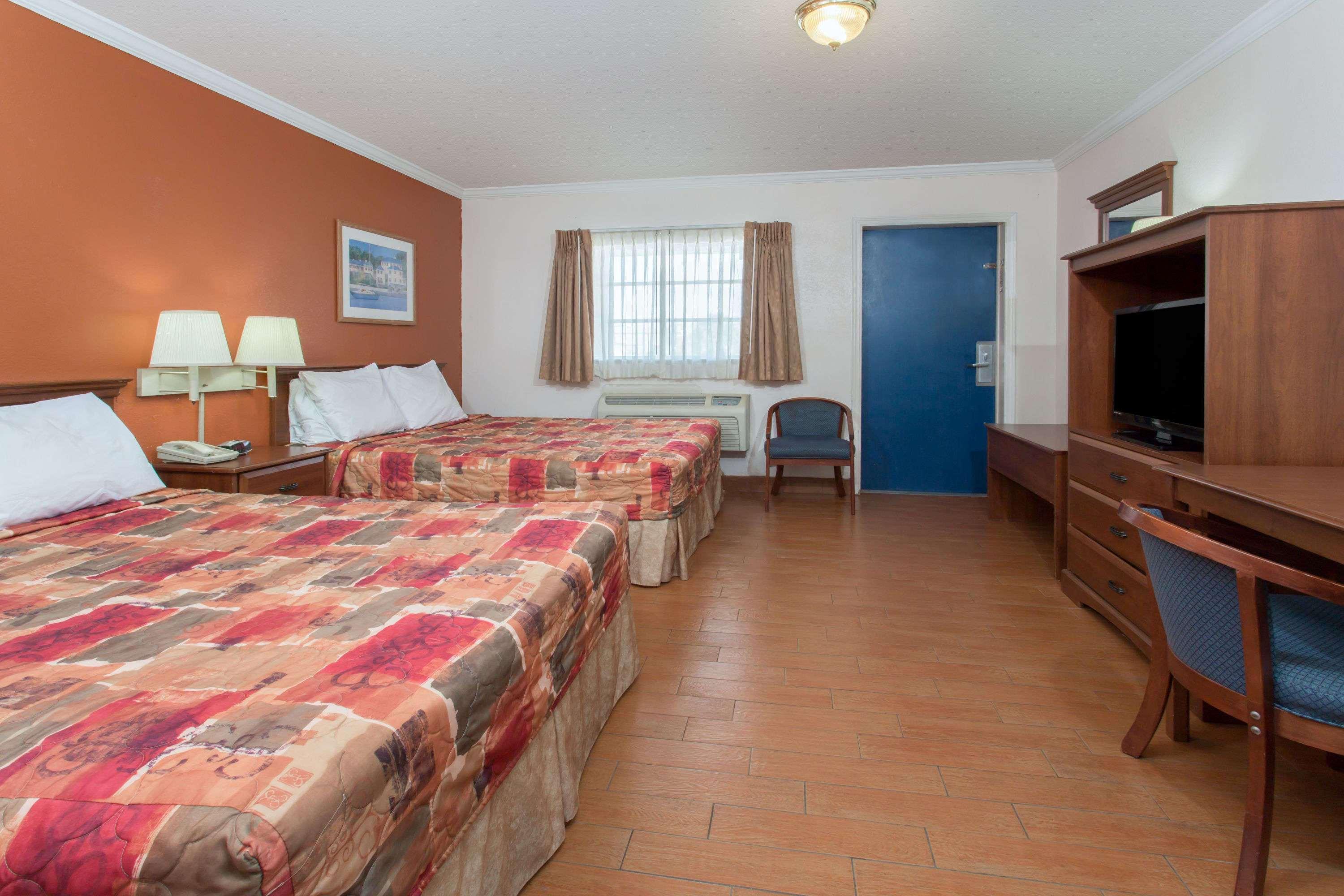 Knights Hotel 2*